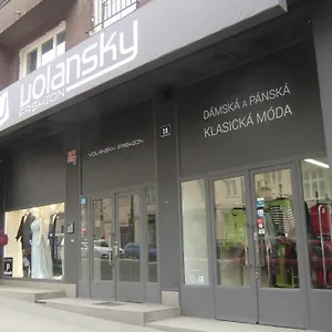 Проживание в семье Hu, Прага